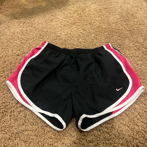 Nike Shorts medium - Picture 1 of 3